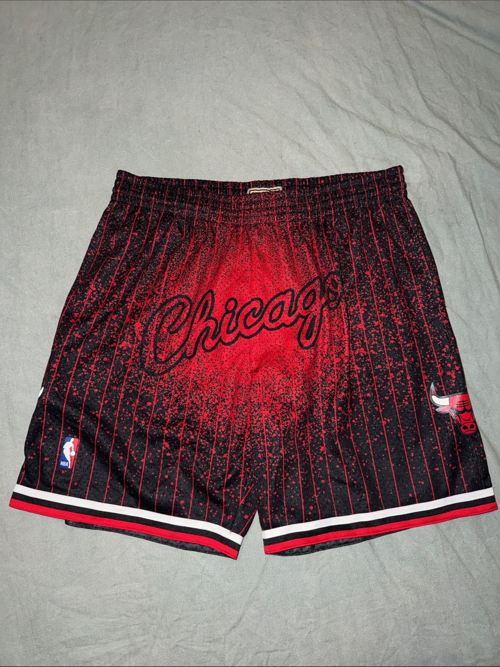 Mitchell & Ness x Chicago Bulls NBA Basketball Shorts - Black & Red